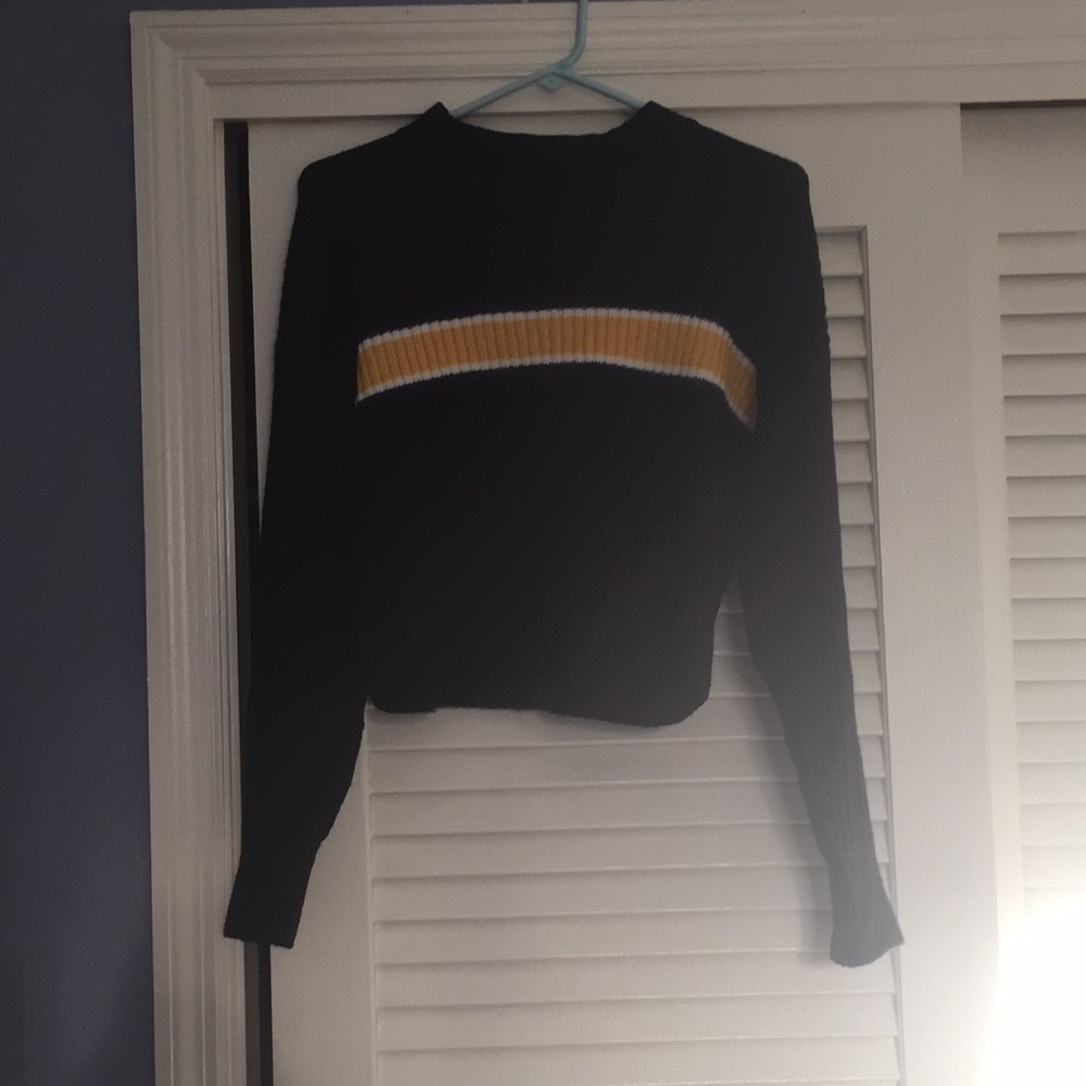 Black little cropped sweater